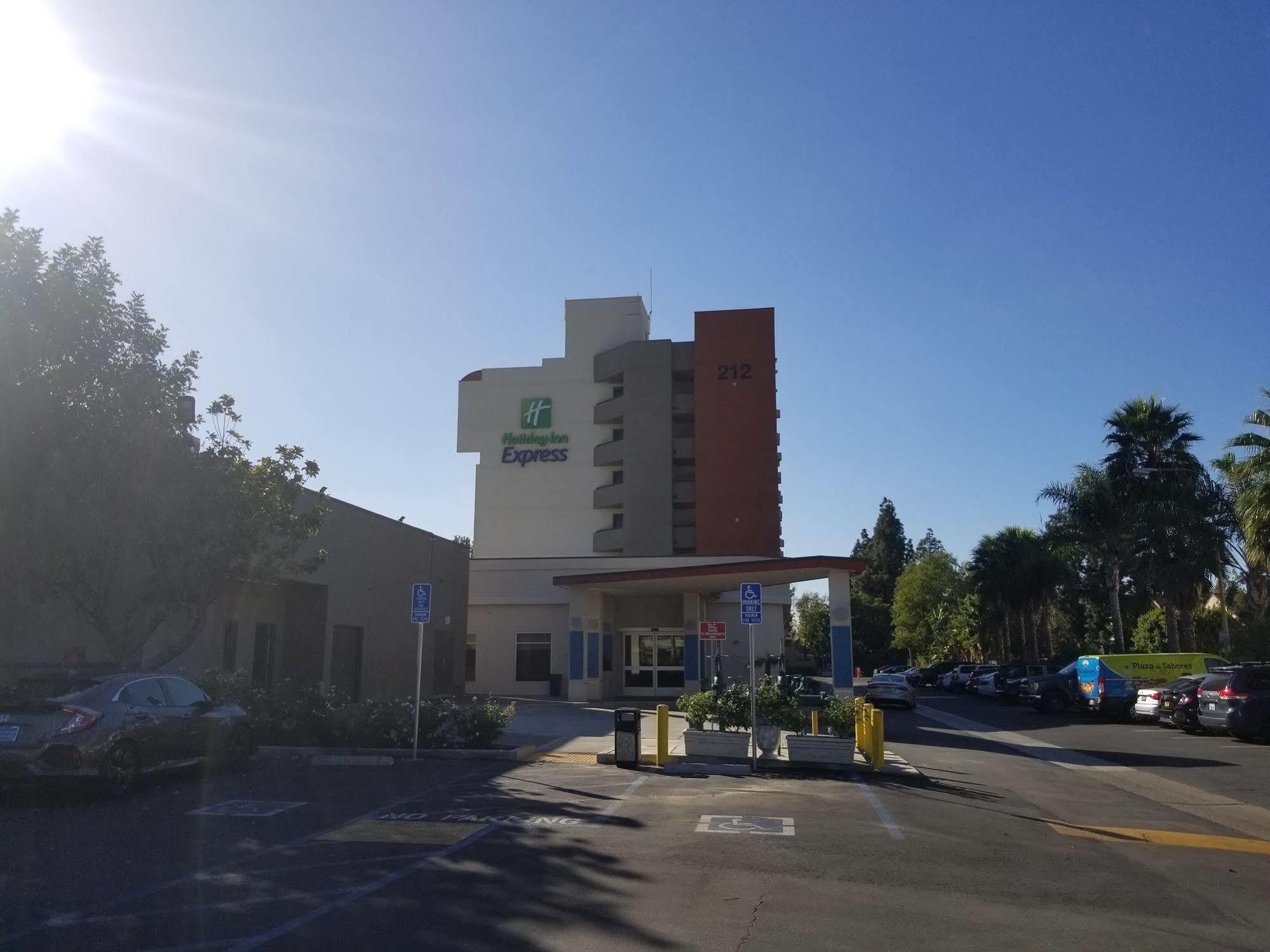Holiday Inn Express Fullerton-Anaheim By Ihg Kültér fotó